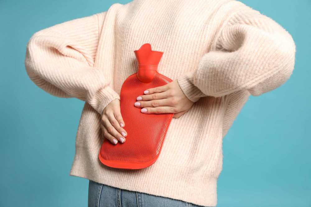 Can you use a hot water bottle for back pain? | Nurofen