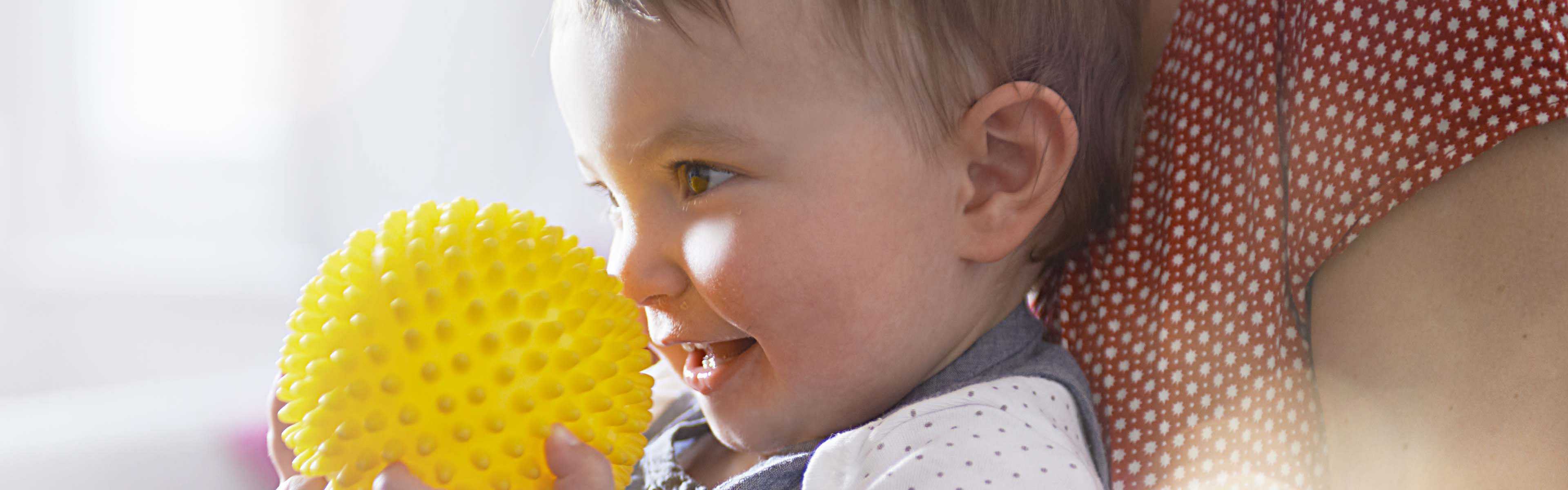 teething-babies-causes-symptoms-and-tips-on-treating-and-comforting